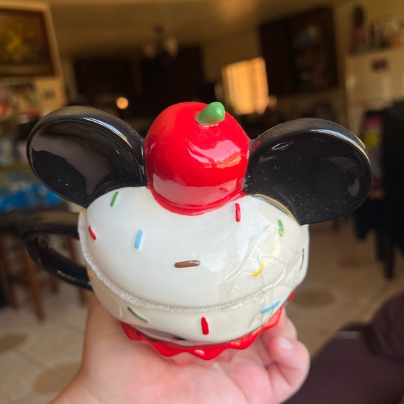 DISNEY MICKEY MOUSE CUPCAKE MUG - Picture 6 of 6